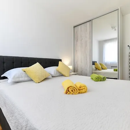 Modern Apartment For 2025' Vacation In Zadar Exterior photo
